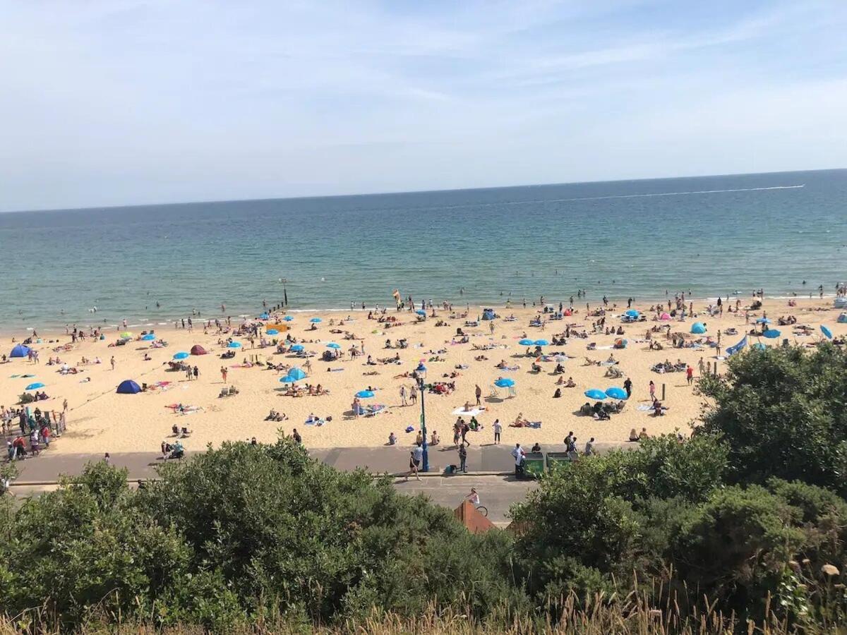 בורנמות' Flat-C, 4 Adults, 20 Mins To Beach, Netflix, Wifi, Sleeps 4 Adults מראה חיצוני תמונה